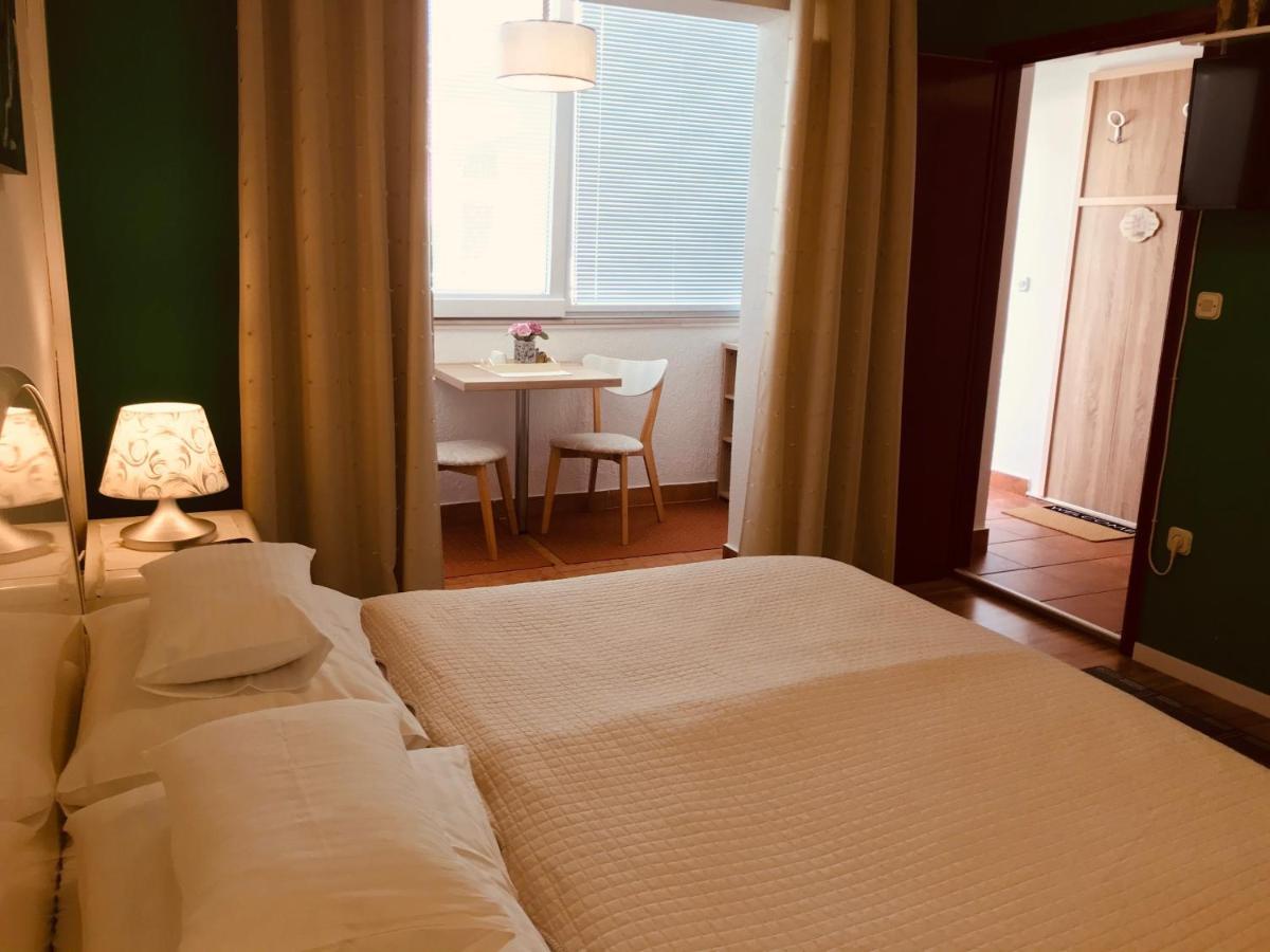 Apartments - Rooms Vesna Примоштен Экстерьер фото