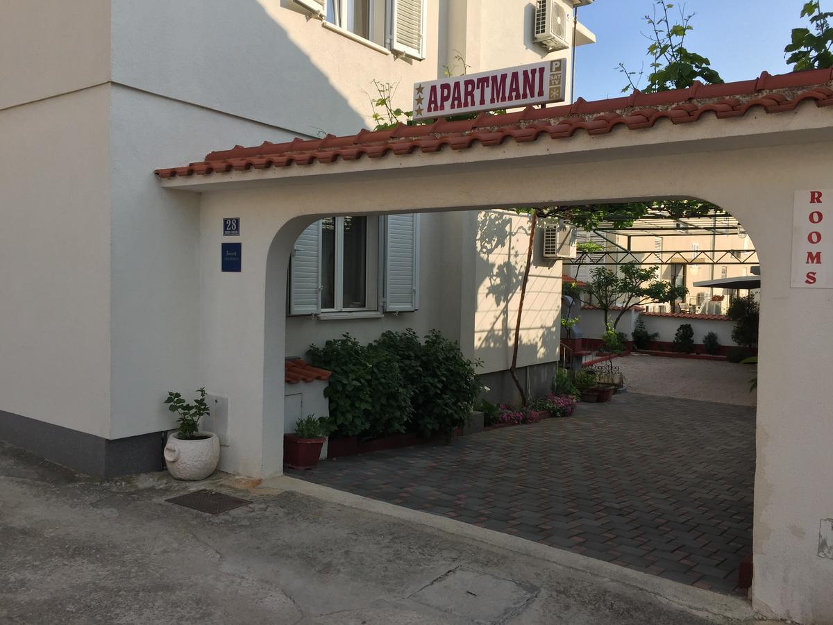 Apartments - Rooms Vesna Примоштен Экстерьер фото